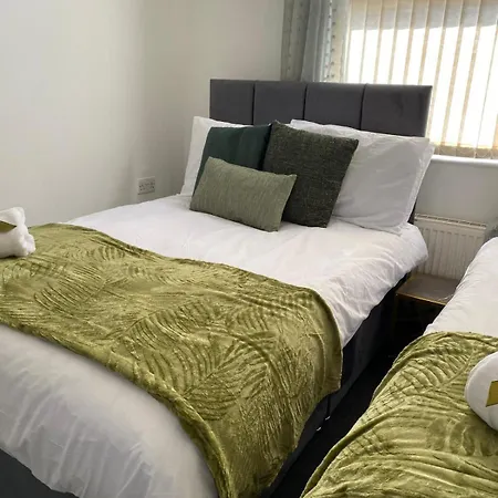 Clifton - Newly Refurbished - Free Wifi And Parking- Near Centre דירה