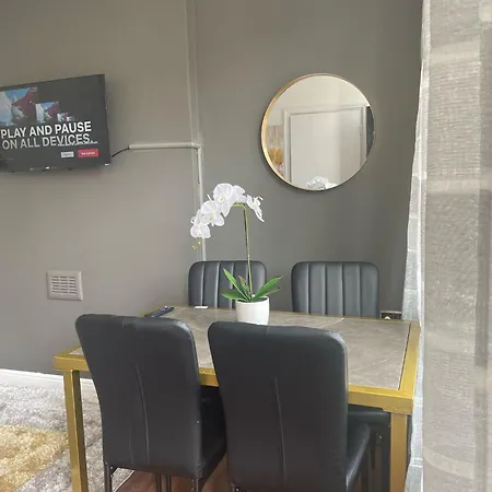 Clifton - Newly Refurbished - Free Wifi And Parking- Near Centre דירה *
