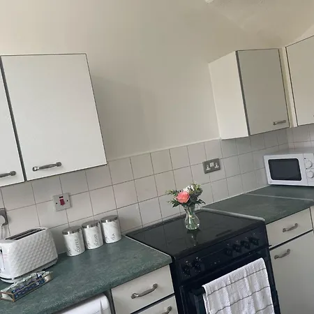 Апартаменти Clifton - Newly Refurbished - Free Wifi And Parking- Near Centre