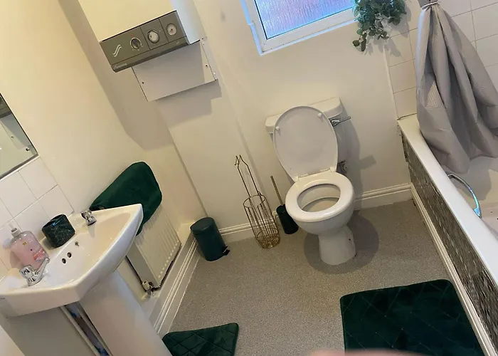 Clifton - Newly Refurbished - Free Wifi And Parking- Near Centre * Leeds (West Yorkshire)