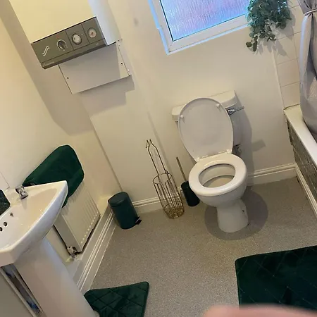 Clifton - Newly Refurbished - Free Wifi And Parking- Near Centre * Лидс