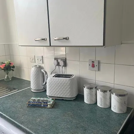 Апартаменты Clifton - Newly Refurbished - Free Wifi And Parking- Near Centre *